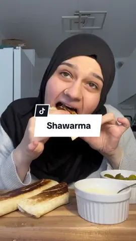 Diät Tag 11 Shawarma Rezept 👉🏻 @Lana  1 Ganzes Hähnchen  4 Kartoffeln  Eingelegte Gurken Öl Salz Lammgewürz Paprika edelsüß 1 Stk. Kohle  Tortilla Wraps (oder Arabischesbrot) Toum Rezept (ca 300 ml) 50 g Knoblauchzehen (ca. ein Knollen) 1 Tl Salz 250 ml Öl 1/2 Zitrone (Saft) #day11 #shawarma #fasten #diät #mukbang #food #fyp 