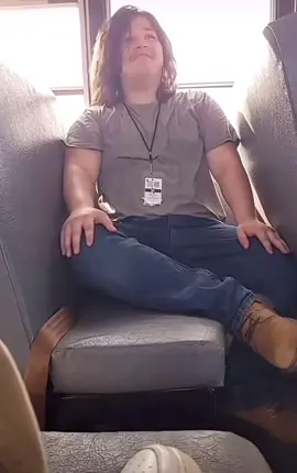 Who wants to pick a fight with a guy who punches metal🥺🥺🥺 #fyp #viral #meme #memes #memestiktok #funnymoments #tuffguy #strong #punchingmetal 