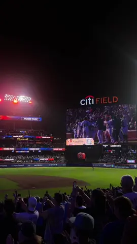 and they win!! 💙🧡 @New York Mets #baseball #newyork #nyc #ny#newyorkmets #mets #win #sports 