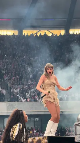 I’m the one who makes you laugh when you know you’re ‘bout to cry ✨ #taylorswift #erastour #erastouredinburgh #edinburgh #youbelongwithme #fyp 