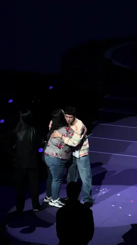 Abrace a Seokjin 😭 viaje 42 horas para este abrazo 😭❤️‍🩹 lo volveria a hacer sin dudarlo #BTS #jin #seokjin #army #btsarmy #festa #hug #fyp #fypシ #kpop #btsxarmy #army #korea 