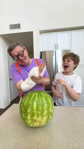Oh nooooooo…..!!!! 😳🫣 #fun #funnyvideos #funnyy #haha #hahaha #ronniesadventures #shorts #funnyvideos #funnyshorts #youtube #youtubeshow #shortfilm #acting #actors #actor #hollywood #hollywoodstudios #watermelon #prank #prankchallenge #watermelonchallenge 