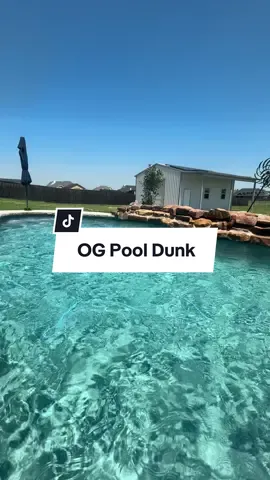 Back to my OG pool dunk🤩 were you around last summer when i did these all the time?! #pooldunk #swimwithme #poolside #summervibes 