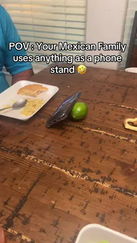 Tell me your mexican without telling me your mexican 😭 #fyp #foryoupage #mexicantiktok #mexican #mexicanfamily #funny #parati #paratii #phonestand #viral #meme #memestiktok #nombre 