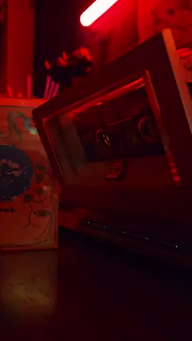 #CapCut #thecure #fridayiminlove #robertsmith #radio #parati #foryou #fyp #cassettetape #musica #chile #cassette #radio 