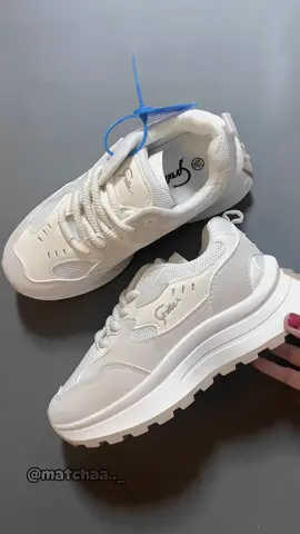 Rekomendasi sepatu olahraga #sepatusneakers #corolla #blossom #sneakertinggi #sepatuputih #fyp 