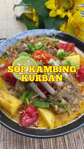 SOP KAMBING KURBAN🐫 ini sop kambing yang medok wangi mantep banget, jadi kalo kalian dapet potongan daging kurban yg ga jelas udah di masak ini aja!  🔽RESEP🔽 SOP KAMBING BAHAN REBUS 1: 1 kg kambing plus tulang Air 1 L 2 jempol jahe 2 jempol lengkuas 4 batang sereh 8 lembar daun salam 1 sdm garam BUMBU HALUS: 15 butir bawang merah 10 butir bawang putih 6 butir kemiri 12 buah cabe merah keriting 1 kelingking kunyit 1 jempol jahe 2 sdm ketumbar sangrai 1 sdm jinten sangrai ½ buah biji pala sangrai BUMBU PRESTO: kambing yg sudah bersih 12 butir cengkeh 2 batang kayu manis 4 buah pekak 5 batang sereh 12 lembar daun jeruk 6 lembar daun salam 1 jempol lengkuas 2 liter air Bumbu halus yang sudah ditumis 2 sdm kaldu sapi bubuk 1-2 sdt garam 3 sdt gula 2 sdt penyedap 1 sdm kecap manis 250 ml susu (masukin di akhir) 60 ml santan instant (masukin diakhir) 2 sdm minyak samin (masukin diakhir) Bumbur iris tumus: 10 butir bawang merah 6 butir bawang putih Bahan pelengkap: Kentang goreng Tomat Sambel rebus Daun bawang  Seledri Jeruk limau Emping