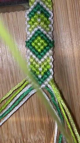 greens💚🤍 #friendshipbracelets #braceletbook #fyp #SmallBusiness pattern number: #17764 