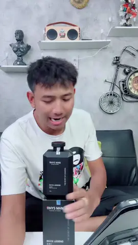 Đàn ông mình dùng này cho tiện chứ làm biếng dùng nhiều chai lắm 