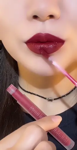 Lipstick Tutorial, Lips Hacks #lips #lipsticktutorial #lipstickhack #unfrezzmyaccount #foryoupageofficial #makekuptutorial #usa_tiktok #lipchallenge #viralvideo 