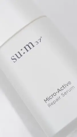 Tinh Chất Ngăn Ngừa Lão Hóa Sớm Sum37 Micro Active Repair Serum 50ml -Su:m37° ra mắt dòng sản phẩm cao cấp Micro-Active Repair Serum. Chứa đựng những dưỡng chất tinh túy chọn lọc từ hơn 50 loại thực vật kết hợp cùng với hiệu quả lên men trong hơn 10 năm. Ngăn ngừa lão hóa sớm, đánh thức làn da khỏe mạnh và giàu sức sống.