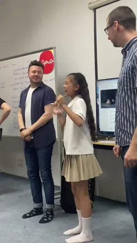 Clap your hands #LeeBrennan #911 #AliThucPhuong 