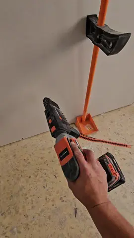 P18+ spit. #drywall #drywallrepair #drywallfinisher #pladur #drywalllife #foryoupage #parati #zxycba #dewalttough #dewalt #tools #herramientas #tips #fypシ #viral #newtools #finisher #drywall #consejos #construction 