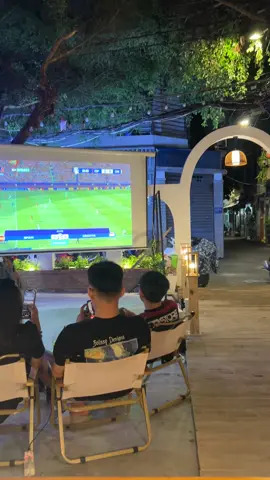 Không gian xem đá banh rộng rãi tại Tiệm Cà Phê 86.#caphebongda #tiemcaphe86 ###caphengon #caphegovap #17nguyenvanluong 