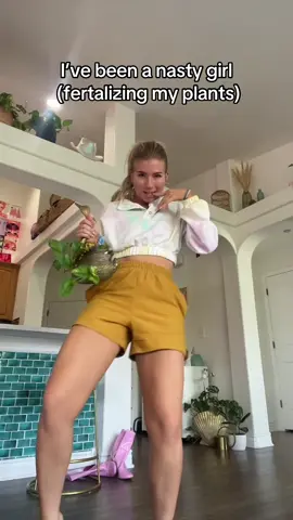 “Water me and tell me I’m pretty” 🌱 