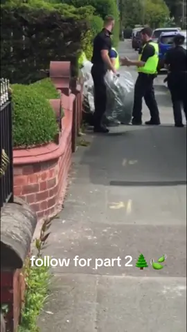 what do we have here🍃🌲🤷🏼‍♂️👀 #rawbantertv #police #raid #crops #cropcircle #fyp 