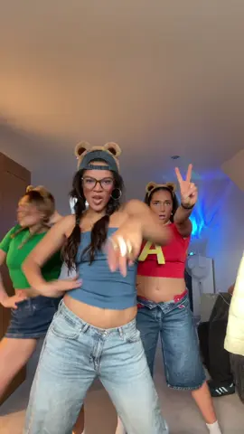 Just the 3 hottest chipmunks you ever did see #dance #chipettes #chipmunks #alvinandthechipmunks #dramashool @Anta @CR 