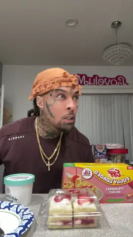 Mr. Stretch on his Big Back shit. #bigbackactivities #snacks #mrstretch19 