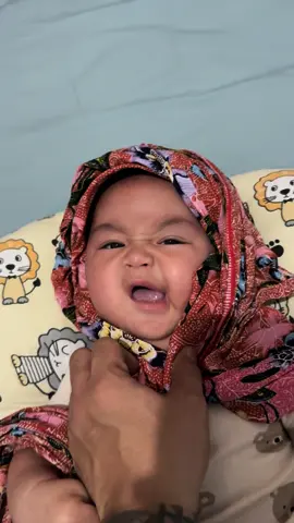 Saat bahasa pertama anak lo anj**g🫵🏻😭🤣🤣🤣 Mau heran tp anak kita @dmr13 😭🤣