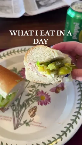 what i eat in a day as a girl trying to eat healthy!! 🥪🫐🩷 #whatieatinaday #whatieat #whatieatianday #whatieatinadayrealistic #whatieatinday #whatieattoloseweight #whatiatetoday #wieiadfoodfreedom #wieiad #caloriedeficit #caloriedeficitmeals #mealideas #mealinspo #EasyRecipe #healthyeating #healthyrecipes 