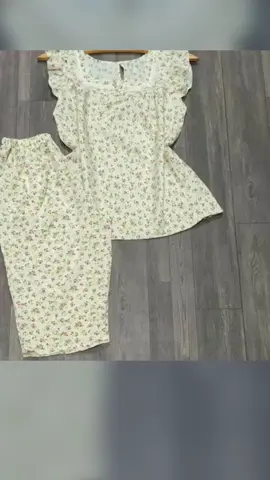 Chỉ 79.000₫ cho Bộ mặc nhà, quần lửng ngang gối, chất vải lụa mềm mịn, size 40-75kg nha!#dobotrungnienchome #dobotrungnien #dobolung #botrungnien #thoitrangtrungnien #tiktokshop #xuhuongtiktok #xuhuong #lenxuhuong #nganshop99 #ngandao 