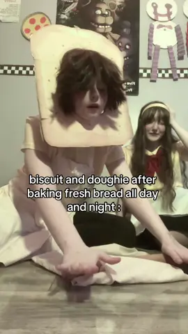 #BISCUIT +#DOUGHIE ☆ fresh bread !!! (doughie : @sunniest.sunflower !! ) ☆ #doughie #biscuit #doughieomori #biscuitomori #doughieomoricosplay #biscuitomoricosplay #omori #biscuitomoricosplay #omoricosplay #cosplay #fyp #viral 