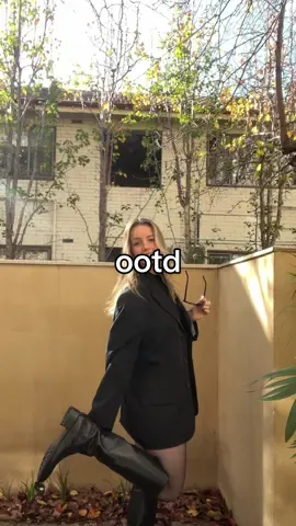 A little pop of yellow for the sunshine Melbourne graced us with 💛 #OOTD #melbourne 