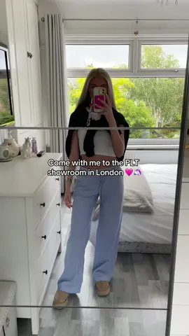 Pretty little thing showroom in London vlog 🩷🦄 @prettylittlething #plt #prettylittlething #SummerFashion #dayinthelifevlog 