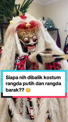 Siapa nih dibalik kostum rangda putih dan rangda barak?? #rangda #rangdabali #penari #team #guwang #barong #dance #taribali #fyp #bali #sisia #spill 