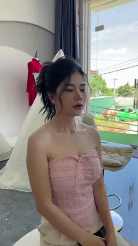Em là tiệm makeup sống ẩn nhất Đắk Nông đây ạ. Make xong chị đẹp chấp cam thường lun nhen  😆😆 #TiiXinhTrai #JullyWeddingStudio 