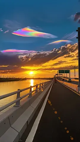 When the rainbow is in the clouds✨，This world is so wonderful. #sunset #fyp #rainbow 
