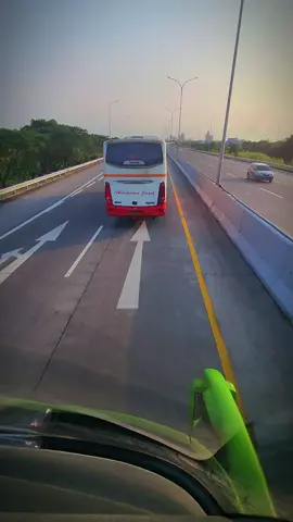 GHTS 091 Banyuwangi Jakarta #adiputro #ghts #jetbus3 #gunungharta #doubledecker #volvo 