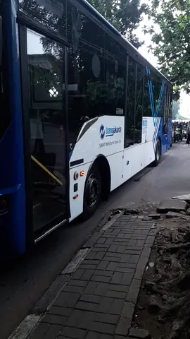 Lagi di bus stop menunggu #transjakarta . #statuswhatsapp #prankvideo #jakarta #randomvideo #instastory #storywa #prankstory #story #storywhatsapp #JelajahJakarta 