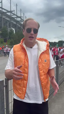 Wie heeft vandaag de beste outfit 🤔🤔🤔 #bankzitters 