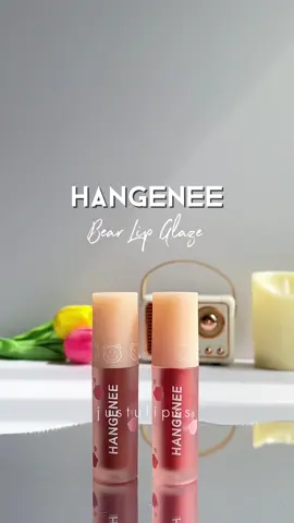 suka texture dia matte tapi tak keringkan bibir. korang beli satu ni dapat dua tau, beli 3 pun still dapat harga sama. check bag kuning kalau nak tengok code lain  #hangenee #hgn #hangeneelipstick #hangeneelipglaze #lipmatte #lipmattemurah #lipglaze #makeup 
