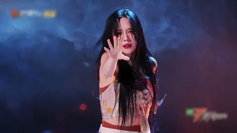 missA Fei 王霏霏最新乘风破浪的姐姐帮唱舞台《精卫》，神女荆棘鸟#missA #乘风破浪的姐姐 @wangfeifei0427 #live 