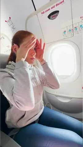 How to ride on a plane 101! ✈️ #traveling #tourist #planehacks Clever travel hacks for savvy tourists