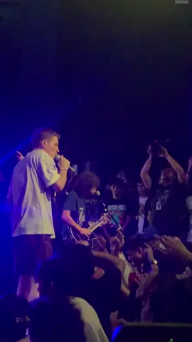 Kenapa harus lempar mic sih basisnya wkwkwk 😂 #anxious #anxiouslivejakarta #anxiouslive 