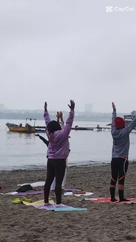 Yoga time 🧘‍♀️ #aquafem🌊🧜🏽‍♀️💜 #aquafem #coquimbo #laserena #yoga #supyoga #sup 
