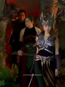 Nagkita-kita sina Minea, Lilasari, Amaro at sa paguusap nila ay dito nalinawan si Minea tungkol sa kaniyang nakaraan, mga anak, at sa engkantasyon na ginawa sa kaniya nila Hagorn at mga Etherian 🥰♥️👏 Nang dahil dito, tinulungan din ni Minea sina Amaro at Lilasari na makapasok sa kanilang kuta upang makita muli ni Lilasari si Deshna ngunit hindi sila nagpang-abot dahil kaalis lang ito papuntang Lireo 🥹💔 How sad for Lilasari again .. And thanks Amaro and Lilasari for saying the truth about the past and children of Minea ♥️🥰 Dito na magsisimula ang pagwala ng Tiwala ni Minea kay Hagorn dahil naniniwala na siya sa sinabi nila Lilasari at Amaro 👏❤️🥰 #encantadia #sanggre #encantadiachronicles #gma #gmanetwork #pirena #amihan #alena #danaya #encantadia2005 #encantadia2016 #encantadia2024 #fyp #fypシ #foryou #fypシ゚viral 