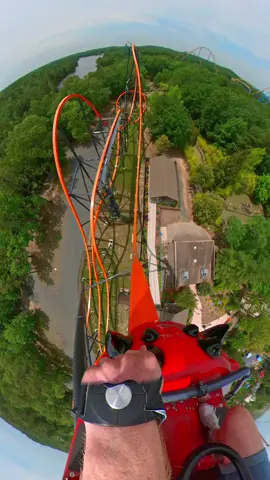 Have you ever ridden a single rail coaster? 👀🎢 Coasters like this only have one rail and the trains only have rows of one. Because of this the layout can be much more intense and more curved. Each train has 12 cars in total. Jersey Devil Coaster is located at Six Flags Great Adventure in New Jersey 🇺🇸 #themepark #rollercoaster #coaster #adrenaline #speed #fastest #thrill 
