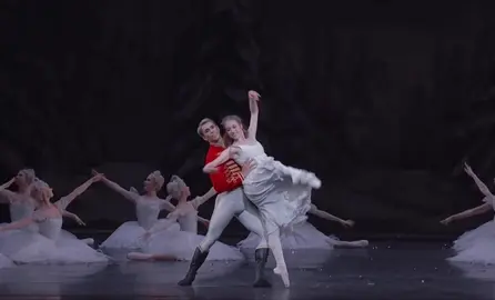 The waltz of the snowflakes ✧･ﾟ: *✧･ﾟ:* #ballettoktitok #ballet #ballettok #balletcore #fyp #foryou #royalballet #aesthetic 