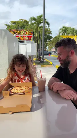 Daniela hace lo que quiera con papá 😂 Felicidades a todos los padres que nos ven 💪🏻 #4plusone 