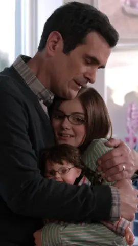 Kids grow up so fast 🥹 Happy #FathersDay from #ModernFamily!