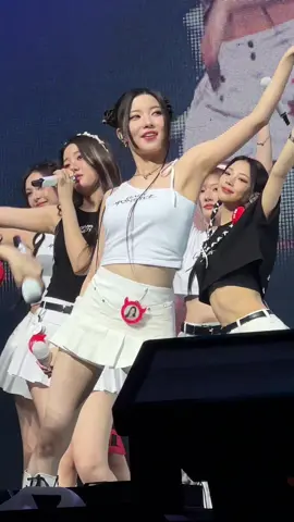 Stuck In The Middle encore #BABYMONSTER #베이비몬스터 #SEEYOUTHEREinSINGAPORE #ahyeon #asa #pharita #rami #chiquita #rora #ruka 