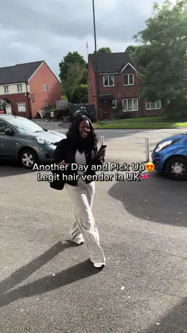 Thank you ladies😍 #nigeriansinuk #nigeriansindiaspora #wiginstall #wiginfluencer #wig #viral_video #viraltiktok #gluelesswig #wigstyling #explore 
