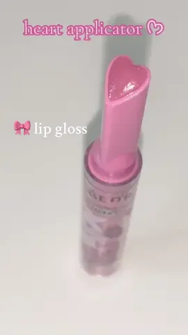 ⋆｡‧˚ʚ🍓ɞ˚‧｡⋆ so cute ! jelly like consistency, shimmery & glossy. this gloss is available on yesstyle! (VERY similar to flortte’s solid lip gloss.)  ᯓᡣ𐭩 #kbeauty #skincare #cbeauty #lipgloss #bvnnyglow 