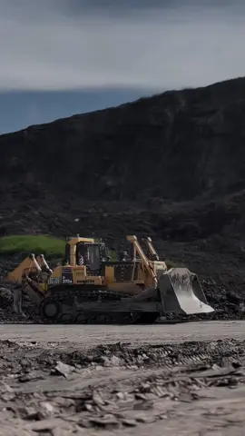 🧠. #dozer375 #dozer #tambangbatubara #stortambang #tambangkalimantan #tambangbatubarakalimantan #liriklagu 