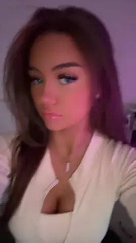 #izzlr #foryoupage #fyp #foryou #viral #uktiktok #britishgirls #ukgirls 