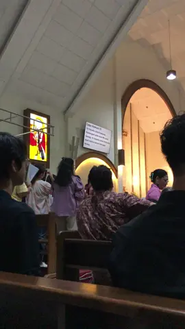 Misa hari minggu, 16 Juni 2023 di Gereja St. Yohanes Rasul Pringwulung Yogyakarta. Misa diiringi oleh #koncokenthelyogyakarta mantap #gerejakatolik #gerejasantoyohanesrasulpringwulung #fyp 